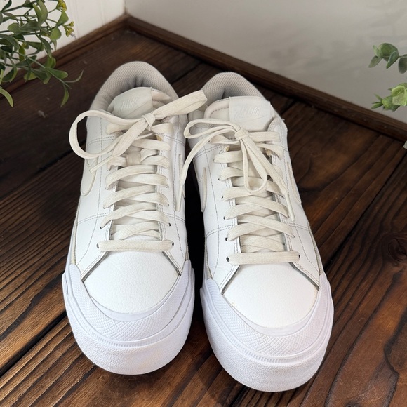 Nike Women's Court Legacy Lift platform sneakers - Picture 2 of 7